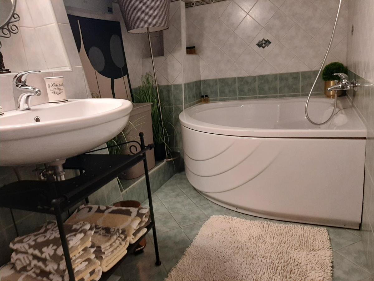 Arena Design Apartments With Free Private Parking And With A Terrace Pula Zewnętrze zdjęcie